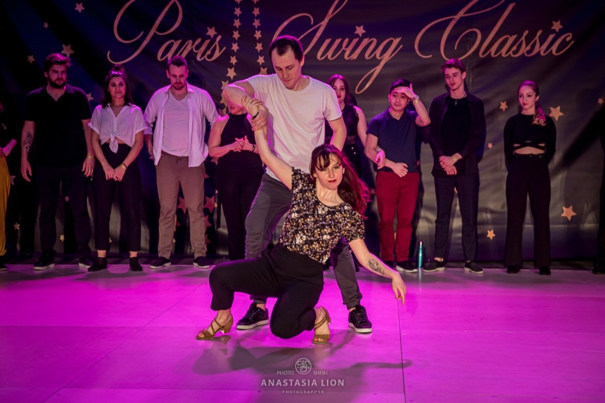 Marine Valet en danse à deux, West Coast Swing